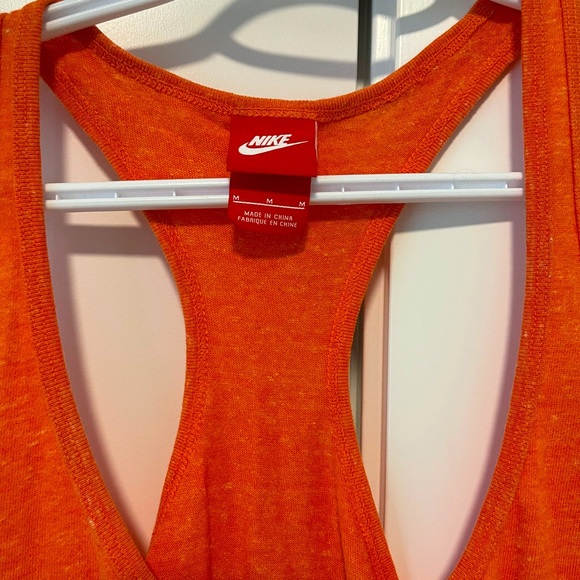 Nike tank top. Racer back. Size medium. Never worn - Picture 2 of 2